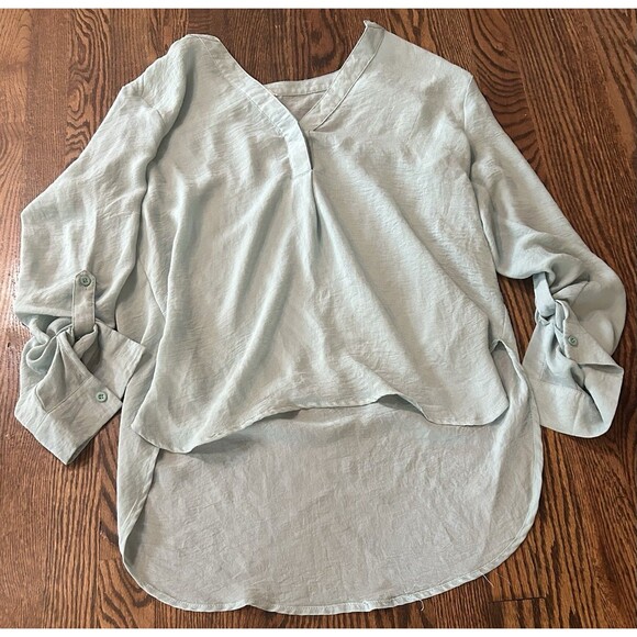 Entro Women’s 100% Lightweight Mint Green Long Sleeve V-Neck Blouse Size Medium‎ - Picture 1 of 6